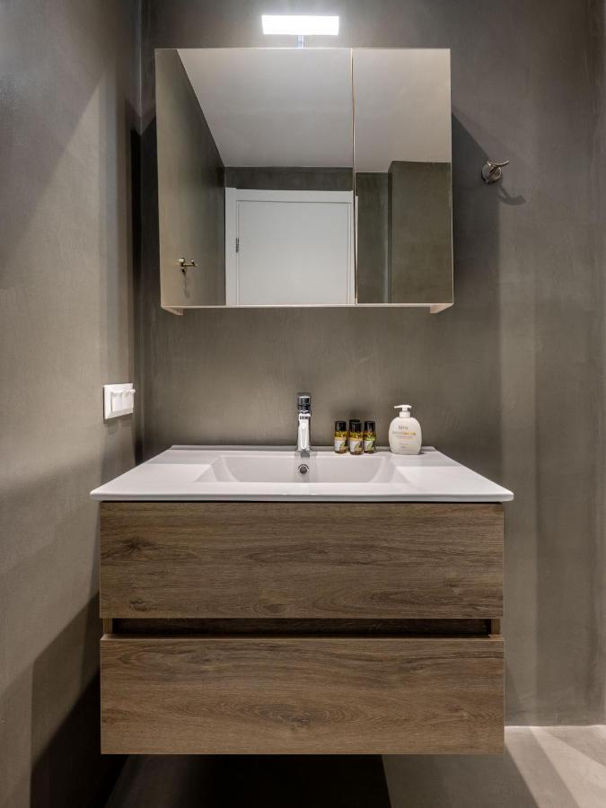 Christiana'S Lovely Apartment In Psyri, Atene Esterno foto