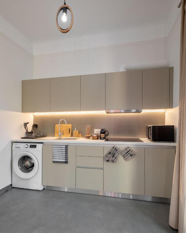 Christiana'S Lovely Apartment In Psyri, Atene Esterno foto